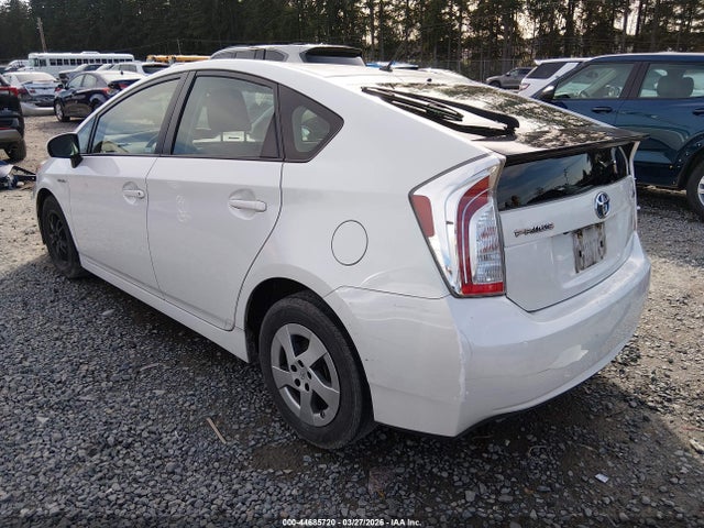Toyota Prius Two 2015 JTDKN3DU3F1928283 Image 3