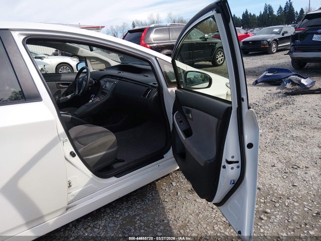 Toyota Prius Two 2015 JTDKN3DU3F1928283 Image 5