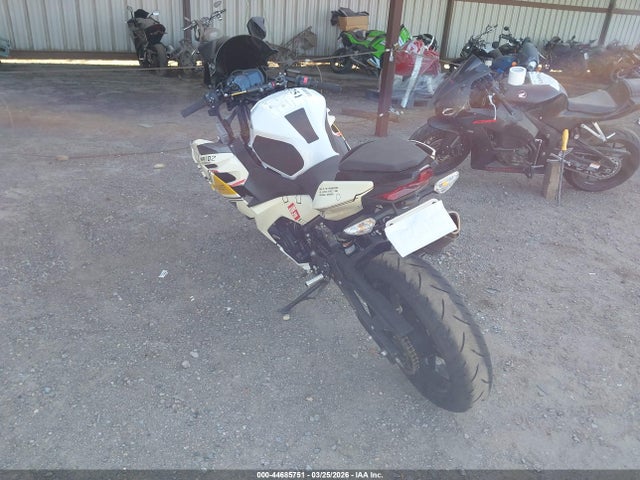 Kawasaki EX400 2020 JKAEXKG15LDA68929 Image 3