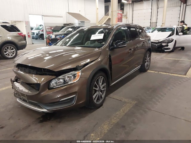 44685886 :رقم المزاد ، YV4612HK1G1006657 vin ، 2016 Volvo V60 Cross Country T5 مزاد بيع