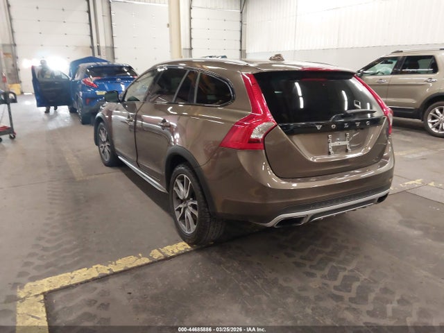 44685886 :رقم المزاد ، YV4612HK1G1006657 vin ، 2016 Volvo V60 Cross Country T5 مزاد بيع