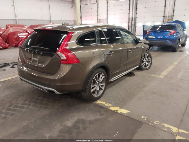 44685886 :رقم المزاد ، YV4612HK1G1006657 vin ، 2016 Volvo V60 Cross Country T5 مزاد بيع