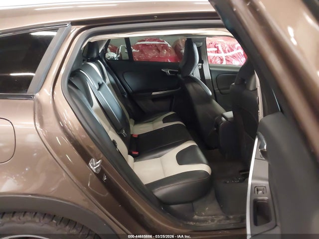44685886 :رقم المزاد ، YV4612HK1G1006657 vin ، 2016 Volvo V60 Cross Country T5 مزاد بيع