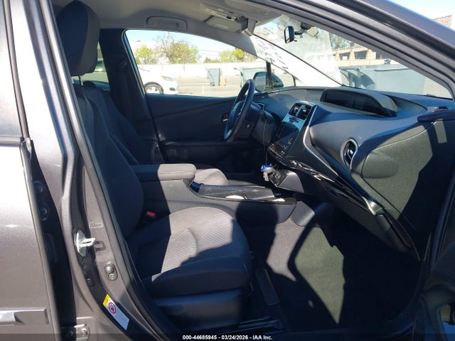 JTDKARFU6G3508583 Toyota Prius Three