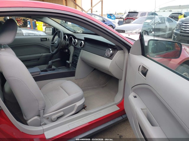2005 FORD MUSTANG 1ZVFT80N555110335 Photo 4