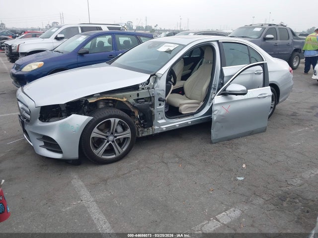 WDDZF4JBXHA116752 Mercedes-Benz E 300