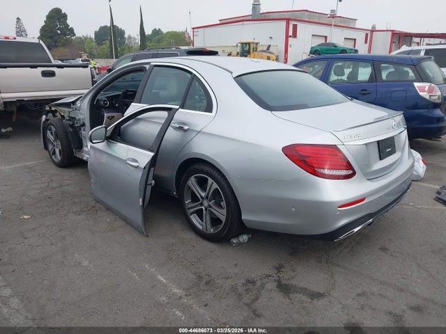 WDDZF4JBXHA116752 Mercedes-Benz E 300