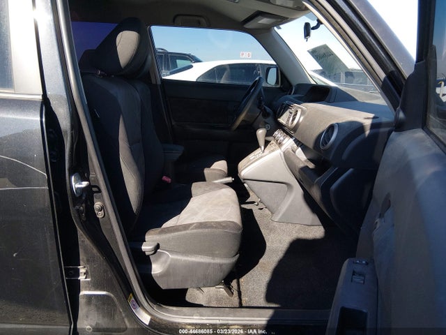 Scion XB 2014 JTLZE4FE4EJ059805 Image 5