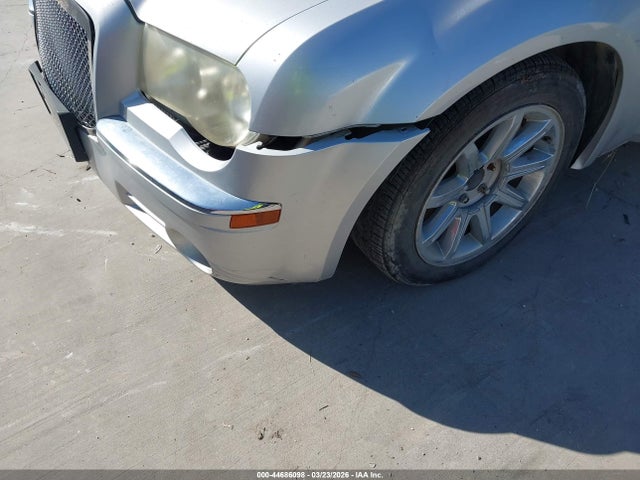 2005 Chrysler 300c მანქანა იყიდება აუქციონზე, vin: 2C3JA63H75H672585, აუქციონის ნომერი: 44686098