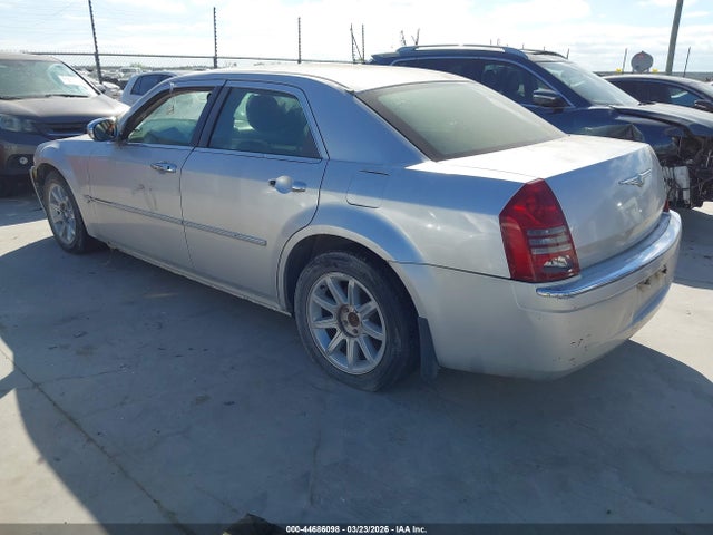 2005 CHRYSLER 300C 2C3JA63H75H672585 Photo 2