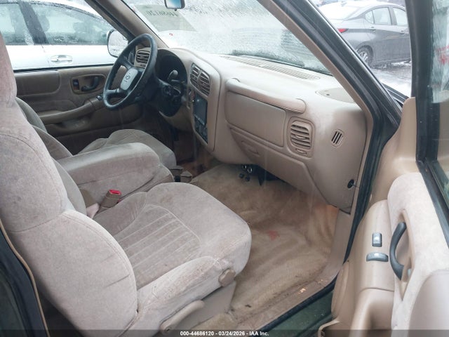 44686120 :رقم المزاد ، 1GNDT13W612228189 vin ، 2001 Chevrolet Blazer Ls مزاد بيع