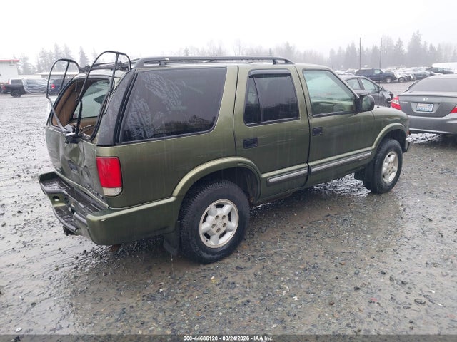 44686120 :رقم المزاد ، 1GNDT13W612228189 vin ، 2001 Chevrolet Blazer Ls مزاد بيع