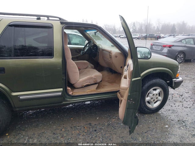 44686120 :رقم المزاد ، 1GNDT13W612228189 vin ، 2001 Chevrolet Blazer Ls مزاد بيع