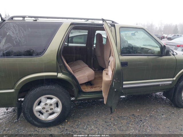 44686120 :رقم المزاد ، 1GNDT13W612228189 vin ، 2001 Chevrolet Blazer Ls مزاد بيع