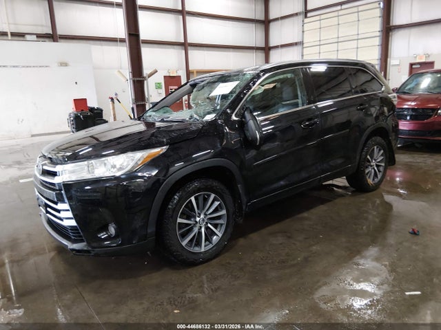 Toyota Highlander Xle 2018 5TDJZRFH3JS541635 Image 2