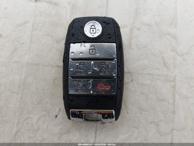 KIA SEDONA LX 2017 KNDMB5C14H6340032 Image 11