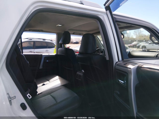 44686150 :رقم المزاد ، JTEBU5JR1H5450127 vin ، 2017 Toyota 4runner مزاد بيع