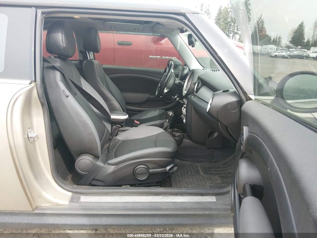 2009 MINI COOPER WMWMF33529TW73793 Photo 4