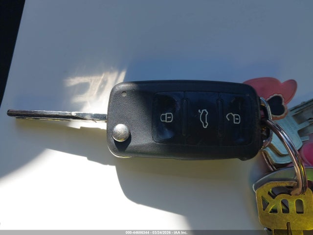 Продажа на аукционе авто 2010 Volkswagen Golf 4-door, vin: WVWDB7AJ4AW410519, номер лота: 44686344