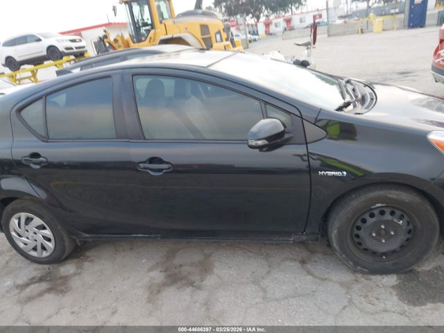 Toyota Prius C One 2015 JTDKDTB35F1103021 Image 13