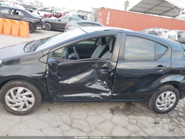 Toyota Prius C One 2015 JTDKDTB35F1103021 Image 14