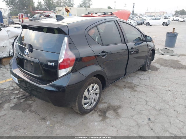 Toyota Prius C One 2015 JTDKDTB35F1103021 Image 4