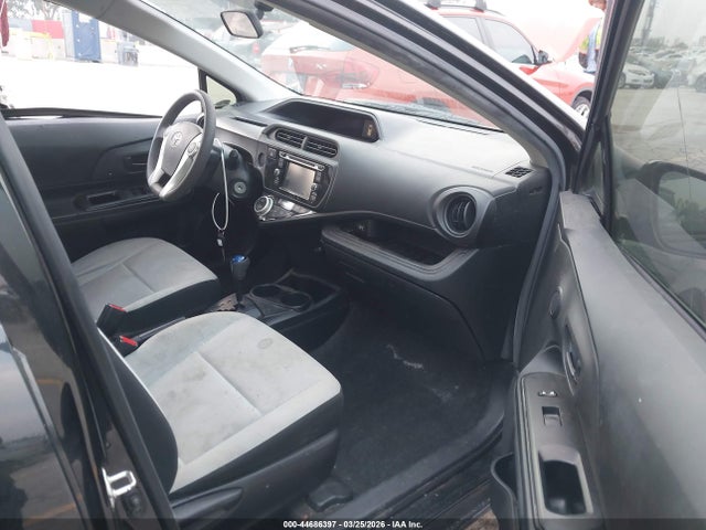 Toyota Prius C One 2015 JTDKDTB35F1103021 Image 5