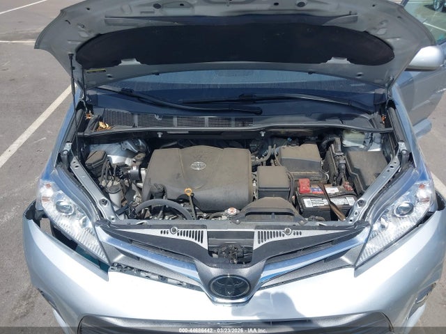 5TDYZ3DC7KS978039 Toyota Sienna Xle Premium 8 Passenger