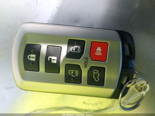 5TDYZ3DC7KS978039 Toyota Sienna Xle Premium 8 Passenger