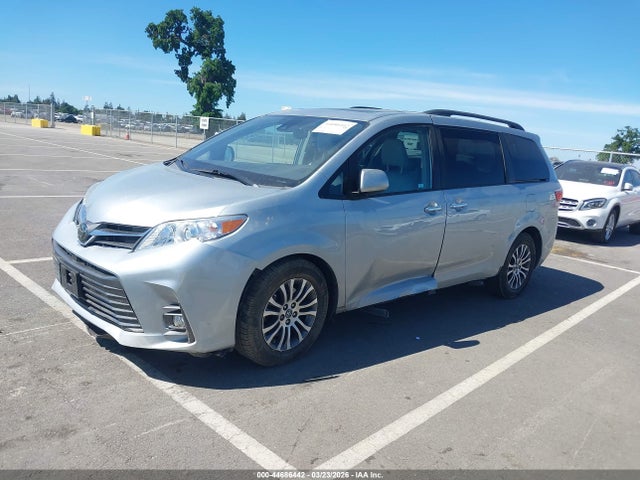 5TDYZ3DC7KS978039 Toyota Sienna Xle Premium 8 Passenger