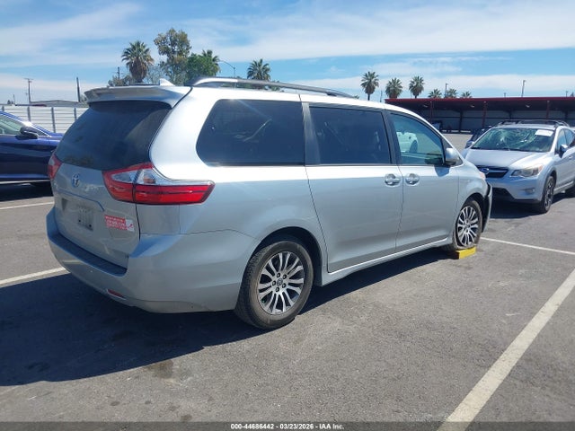 5TDYZ3DC7KS978039 Toyota Sienna Xle Premium 8 Passenger