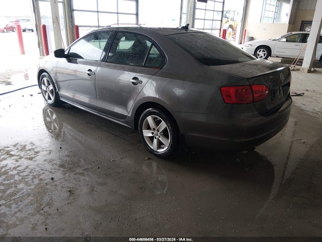 44686456 :رقم المزاد ، 3VWLL7AJ8BM116452 vin ، 2011 Volkswagen Jetta 2.0l Tdi مزاد بيع