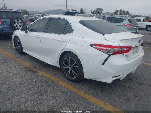 Продаж на аукціоні авто 2018 Toyota Camry Se, vin: 4T1B11HK5JU623766, номер лоту: 44686458