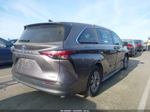 2021 TOYOTA SIENNA 5TDKRKEC8MS028533 Photo 3