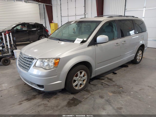 2010 Chrysler Town & Country Touring მანქანა იყიდება აუქციონზე, vin: 2A4RR5D15AR432209, აუქციონის ნომერი: 44686671