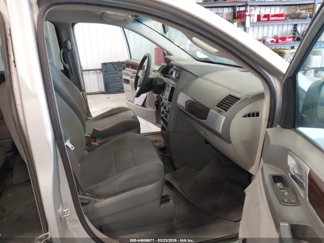 2010 Chrysler Town & Country Touring მანქანა იყიდება აუქციონზე, vin: 2A4RR5D15AR432209, აუქციონის ნომერი: 44686671