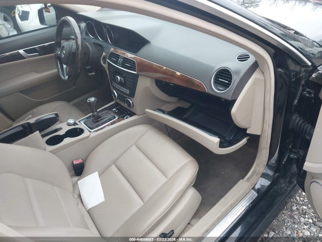 44686683 :رقم المزاد ، WDDGF8BB9CR198125 vin ، 2012 Mercedes-benz C 300 Luxury 4matic/sport 4matic مزاد بيع