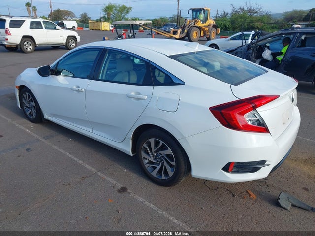 Honda CIVIC EX 2018 2HGFC2F77JH573347 Image 3