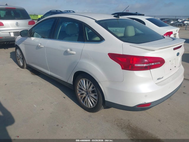 1FADP3J23HL330844 Ford Focus Titanium
