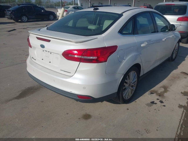 1FADP3J23HL330844 Ford Focus Titanium