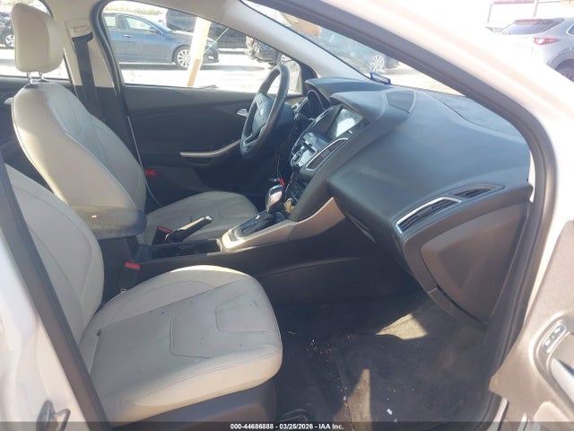 1FADP3J23HL330844 Ford Focus Titanium