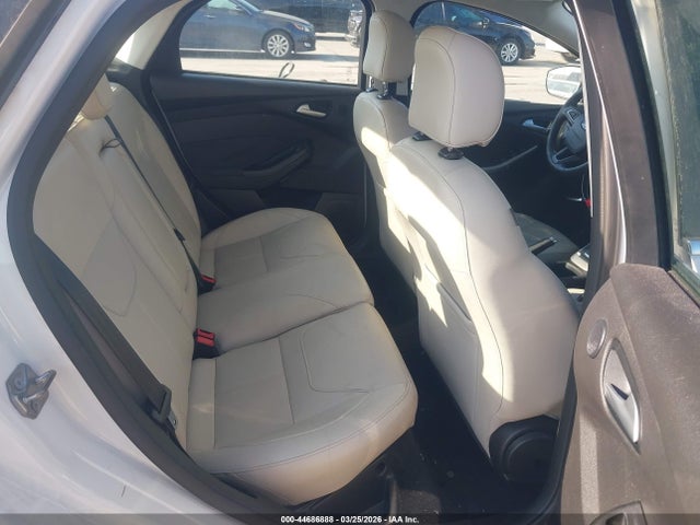 1FADP3J23HL330844 Ford Focus Titanium