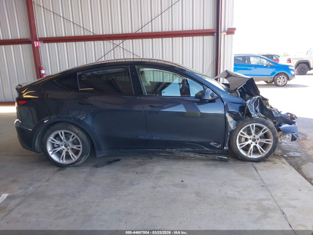 2024 Tesla Model Y Long Range Dual Motor All-wheel Drive მანქანა იყიდება აუქციონზე, vin: 7SAYGDEE9RF006407, აუქციონის ნომერი: 44687004