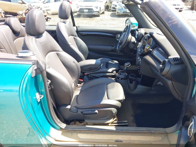 2016 Mini Convertible Cooper S მანქანა იყიდება აუქციონზე, vin: WMWWG9C59G3C22563, აუქციონის ნომერი: 44687074