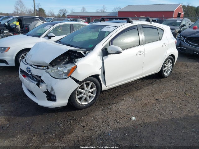 2013 TOYOTA PRIUS C JTDKDTB34D1038546 Photo 1