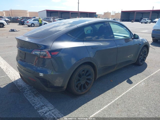2024 TESLA MODEL Y 7SAYGAEE9RF118803 Photo 3
