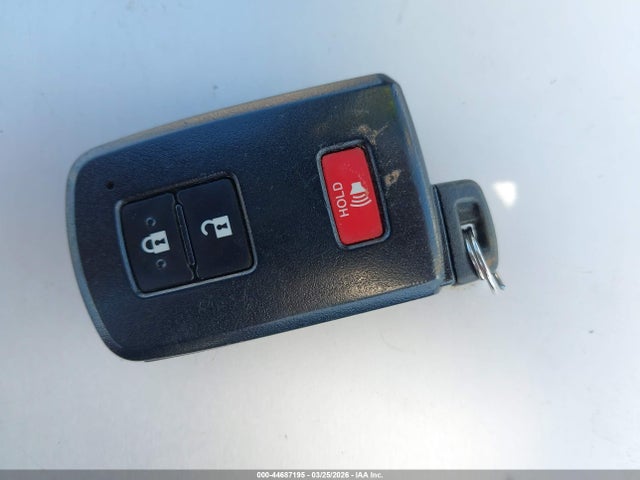 44687195 :رقم المزاد ، JTDKDTB39C1031414 vin ، 2012 Toyota Prius C Four مزاد بيع