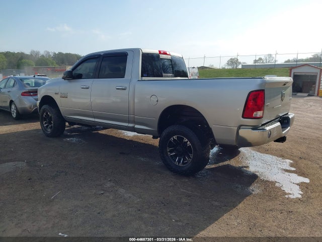 2015 RAM 2500 3C6TR5DT9FG610575 Photo 2