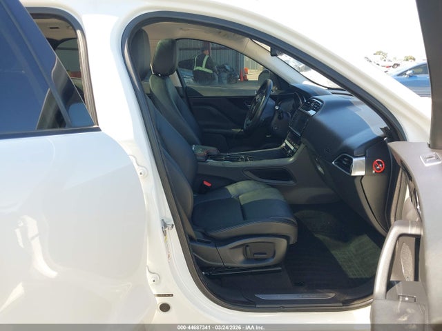 2017 JAGUAR F-PACE SADCJ2BN5HA096135 Photo 4