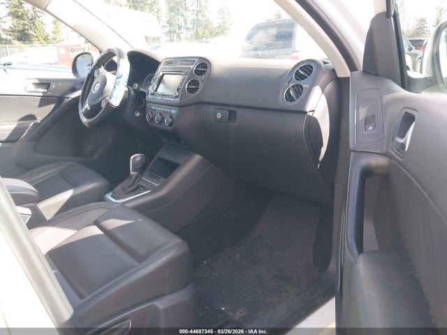 WVGBV7AX1FW583484 Volkswagen TIGUAN SE